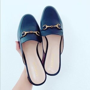 NWOT Black mules